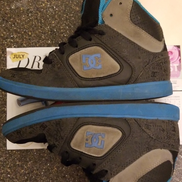 Youth size 4 DC shoes blue, gray, and black - Picture 6 of 7